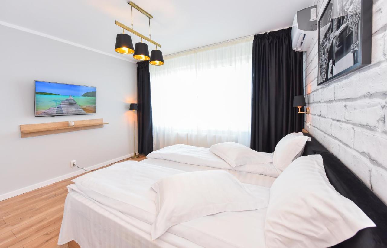 One By One - By Grand Accommodation Bucarest Exterior foto